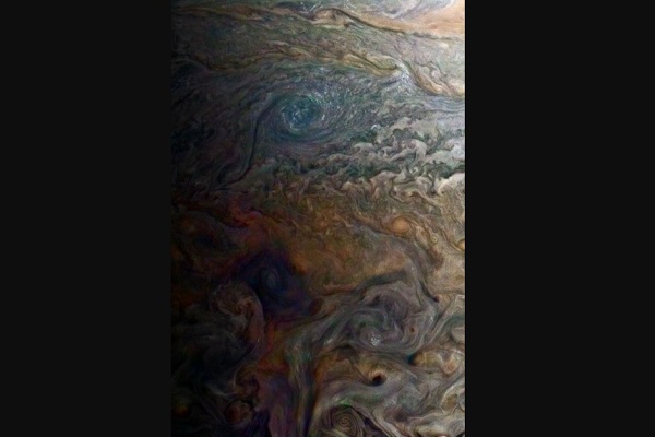Jupiter dilihat dari Pesawat Ruang Angkasa Juno Jupiter dilihat dari Pesawat Ruang Angkasa Juno
