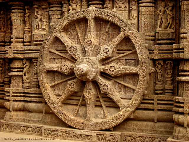 [Imagem: Konark_Sun_Temple_Wheel_By_Piyal_Kundu.jpg]