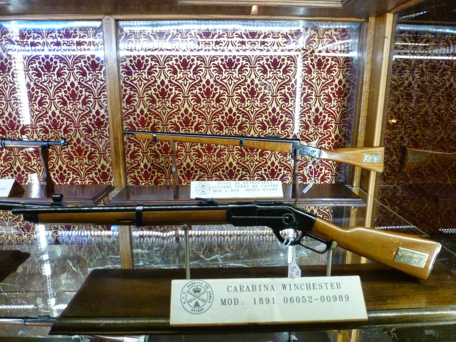 EXPOSICIÓN DE ARMAS DE LA FABRICA DE ARMAS DE LA VEGA EXPOSICIÓN DE ARMAS DE LA FABRICA DE ARMAS DE LA VEGA