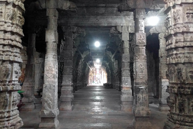 Inner columns inside the temple Inner columns inside the temple