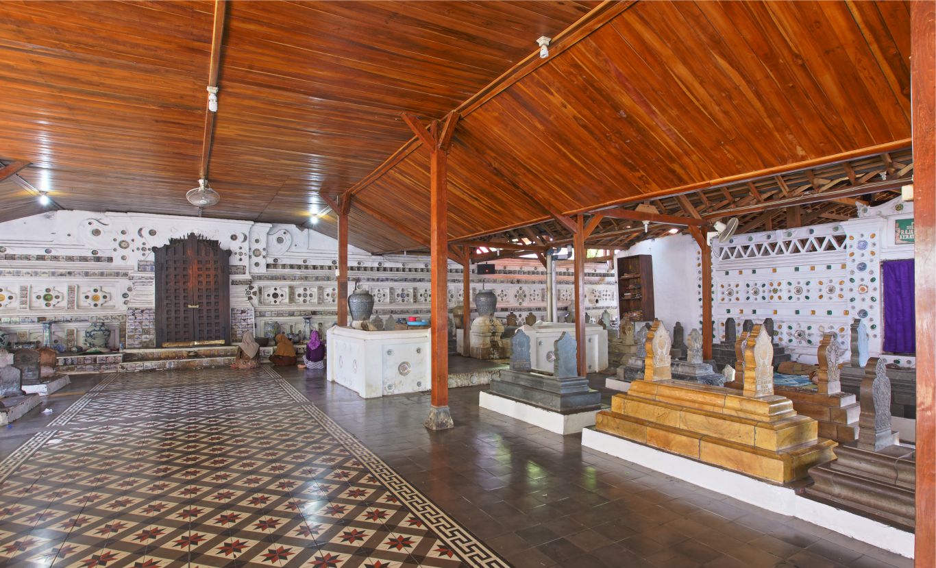 Berziarah Maqam Sunan Gunung Jati Cirebon - Fairus Majid