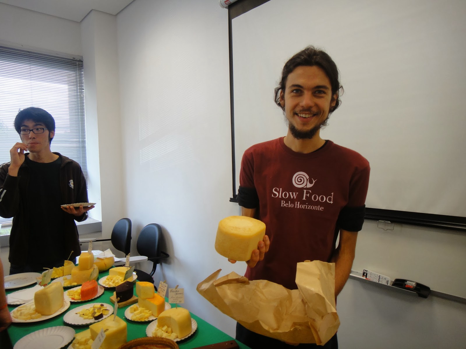 comese Defesa do queijo de leite cru pelo Slow Food