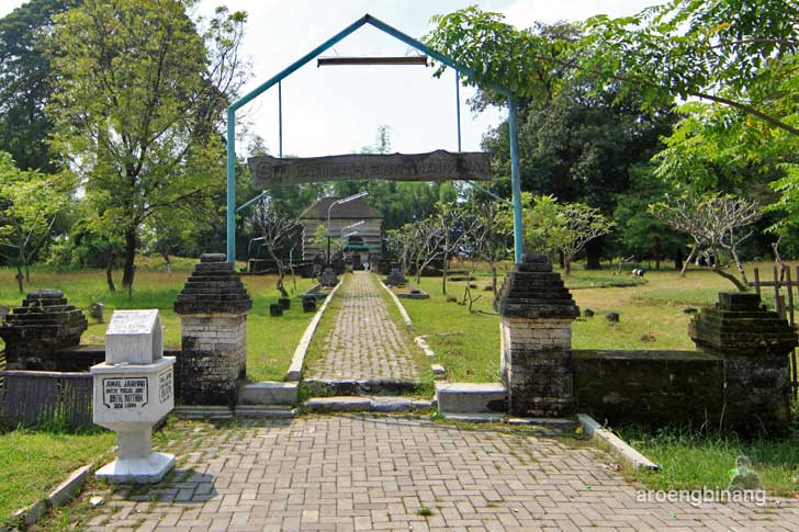 makam siti fatimah binti maimun gresik