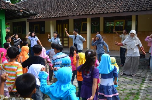 Sekolah Berjalan: Desa Sendangrejo, Minggir sekolah berjalan, sekber BFM, Book for Mountain, peduli pendidikan, anak-anak pelosok, pelosok negeri, pendidikan di pelosok nusantara, aksi pendidikan, aksi anak muda, welove book we love kids, we adore indonesia