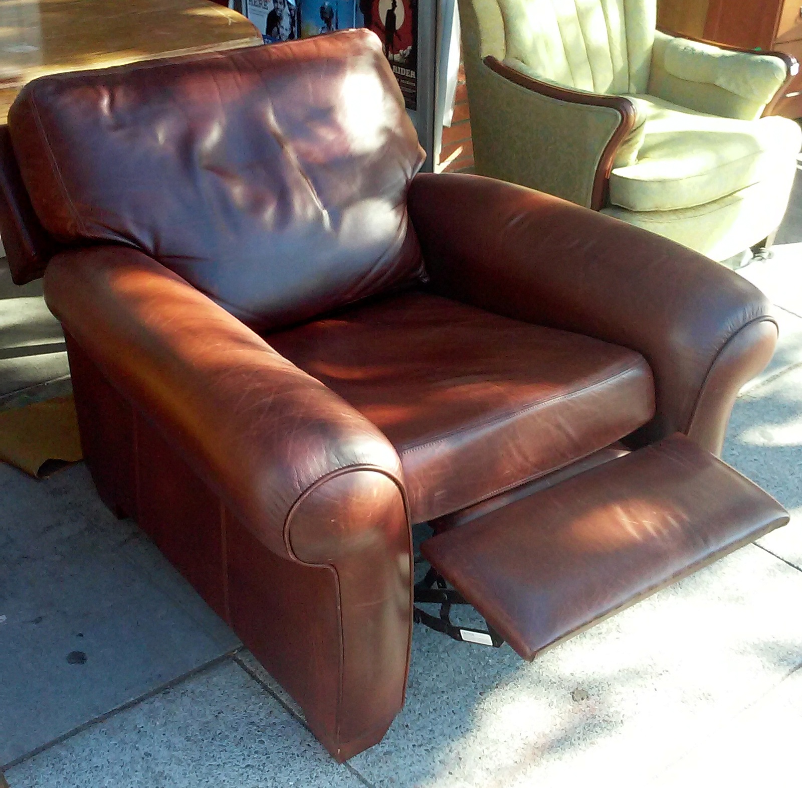 UHURU FURNITURE & COLLECTIBLES SOLD 7873 American Leather Recliner 265