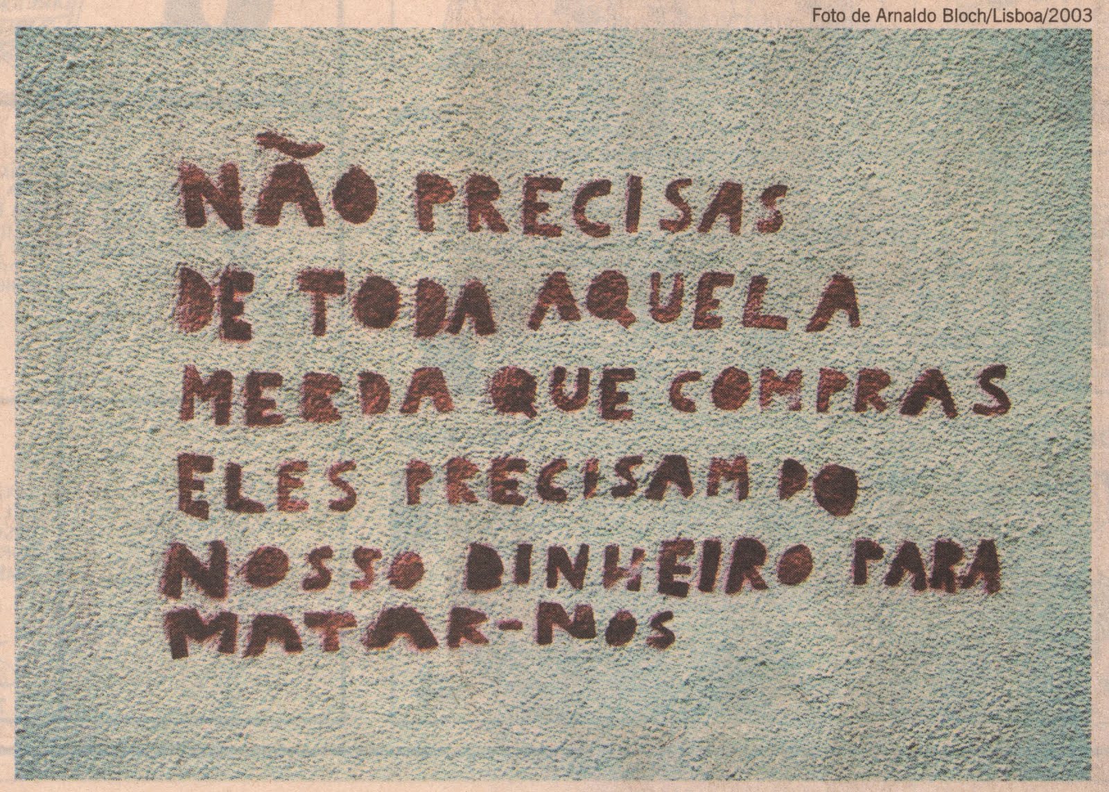 Dizeres fotografados num muro em Lisboa, em 2003