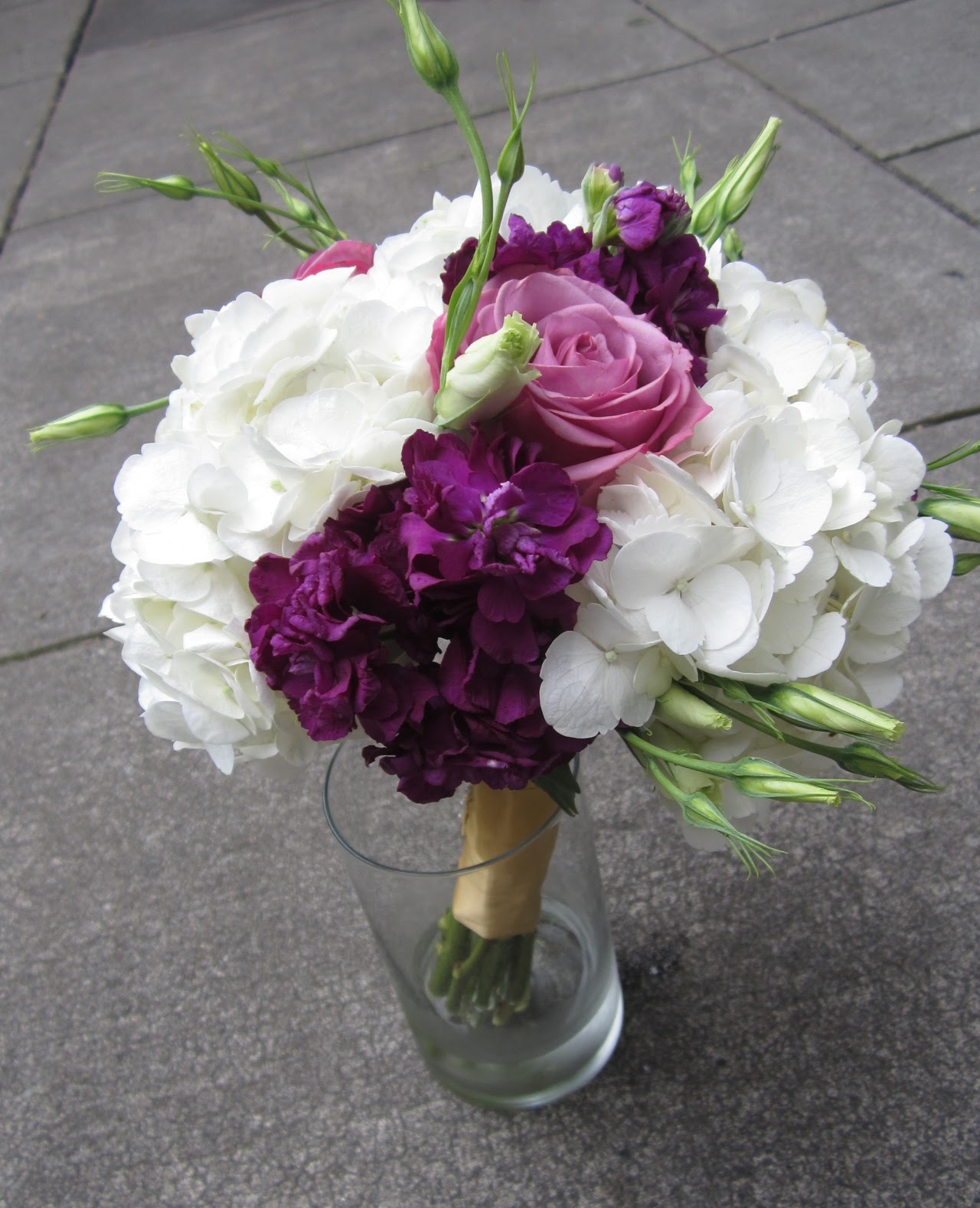 Sammy’s Flowers: Wedding style: purple bouquets