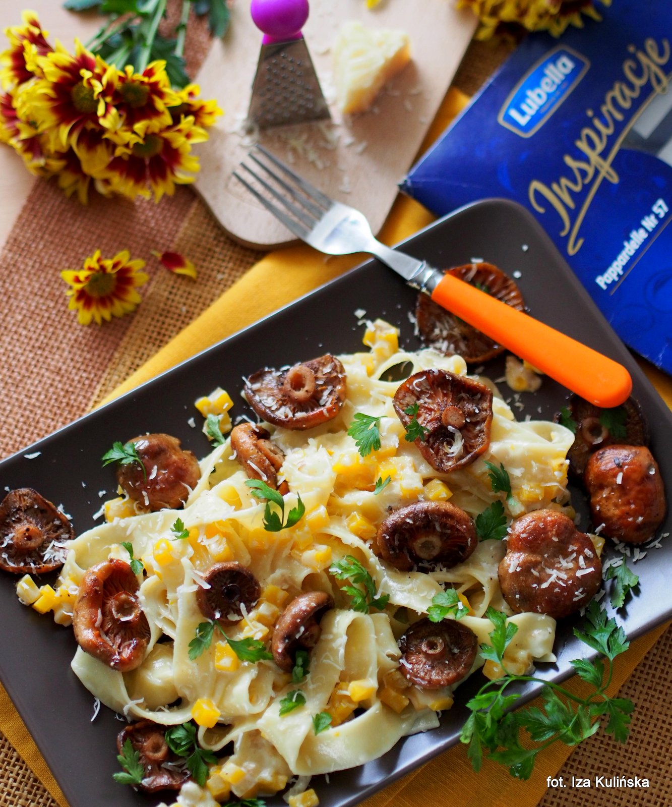 Makaron. Grzyby. Jesień. Pappardelle z dynią i smażonymi rydzami