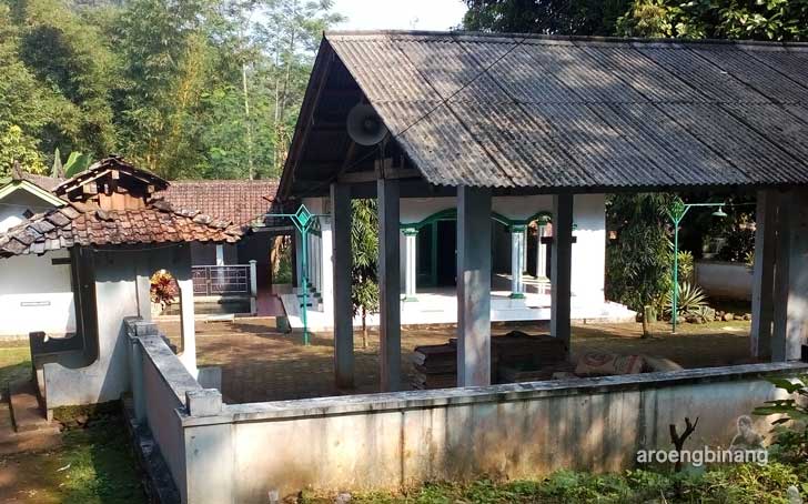 makam ki gede penatas angin doro pekalongan