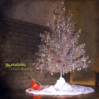 Simple Christmas arrangement of aluminum tree, color wheel, and Shiny Brites wishing you a merry retro-mod Christmas from Bindlegrim