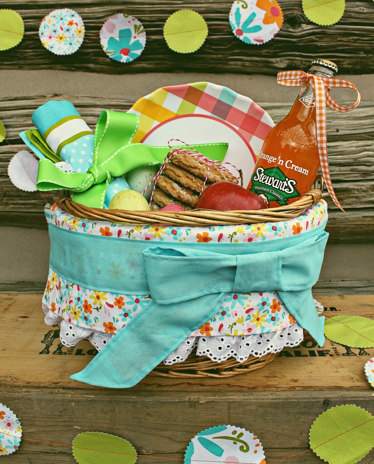 How to Make Adorable Picnic Gift Baskets for Your Guests - Simply