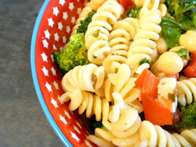 Light and Refreshing Garden Fresh Pasta Salad is so outstanding an emplty bowl is all that will be left! - Slice of Southern