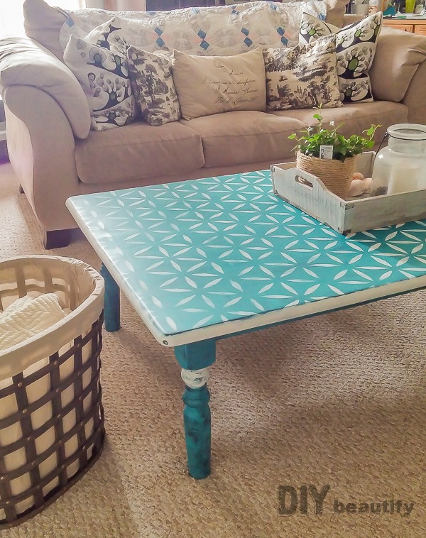 Don't throw that table away, stencil it for a fresh new look! This DIY is available at DIY beautify!