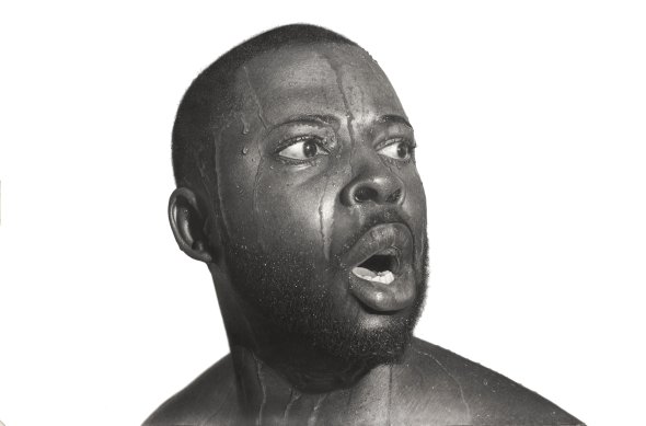 Os incríveis desenhos hiper-realistas a lápis de Arinze Stanley Arinze Stanley arte desenhos hiper-realistas preto e branco lápis negros sociedade