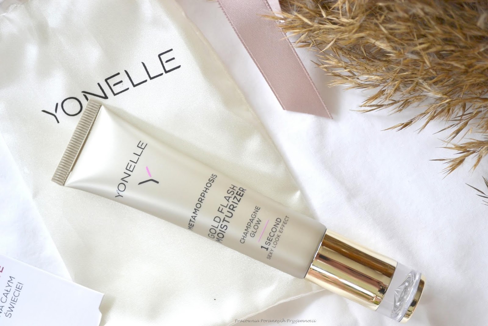 yonelle gold flash moisturizer