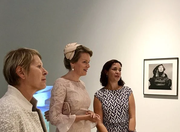 Queen Mathilde visit Belgium pavilion and Viva Arte Viva exhibition. Queen wore pink lace dress pearl earrings and Gianvito Rossi pumps