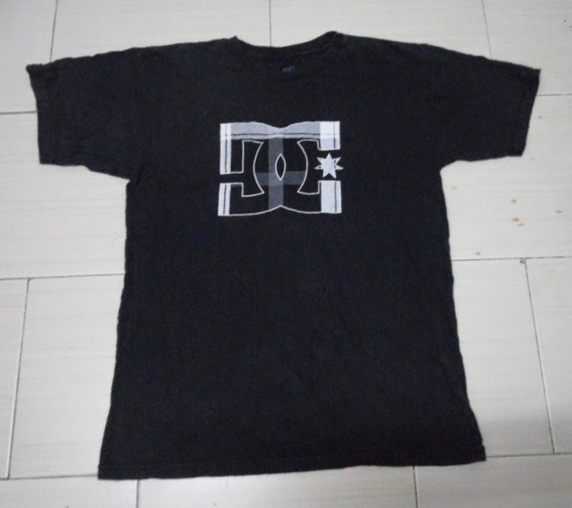 Clayback Bush Thrift Store: [T Shirt] DC Shoe Co Black Small Size **SOLD**