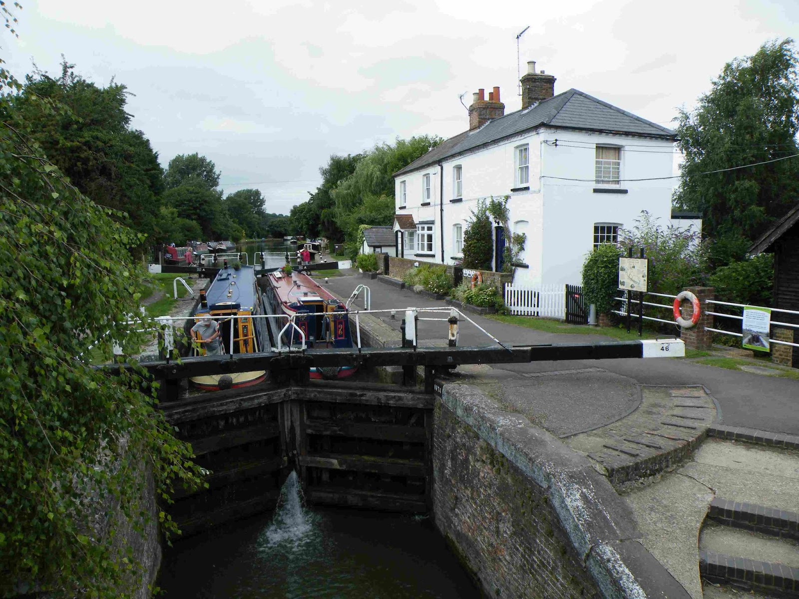 Travelling the Canals of England Over the Chilterns and Down the other