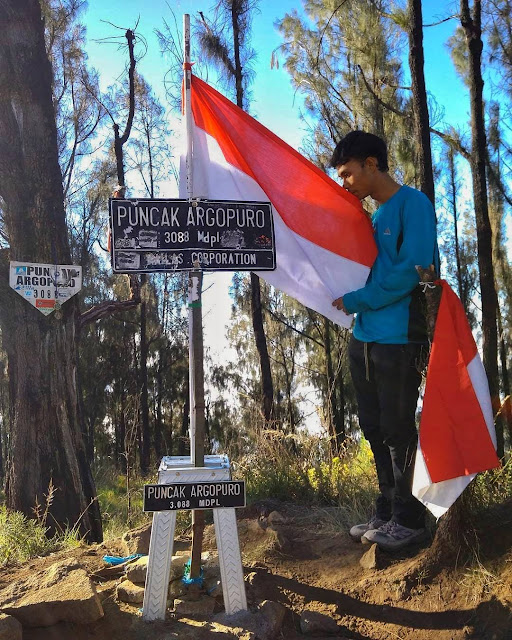 puncak gunung argopuro puncak gunung argopuro