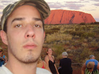 Selfie con l'Ayers Rock (Urulu) Carlo Capotorto di Bergamo in viaggio per il mondo - Australia