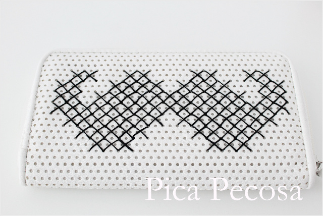 tutorial-personalizar-cartera-con-mostacho-cosido-punto-de-cruz-diy
