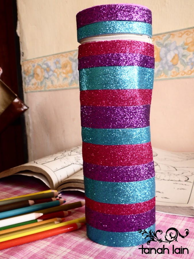 Estuche DIY con foami y una botella de plástico 