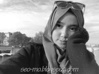 Foto Cantik Wirda Mansur Pakai Kacamata di Kepala Foto Cantik Wirda Mansur Pakai Kacamata di Kepala