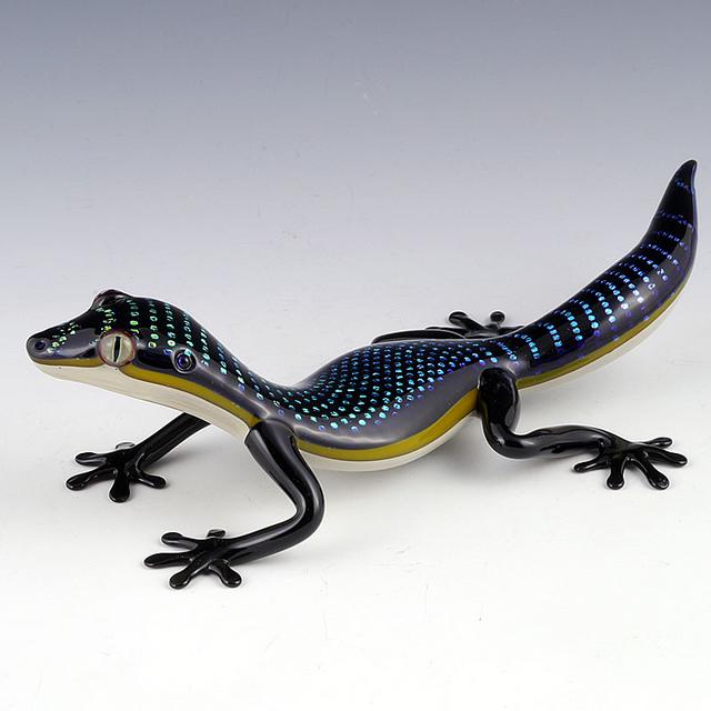 23-Lizard-Scott-Bisson-Glass-Sea-and-Land-Animals-www-designstack-co