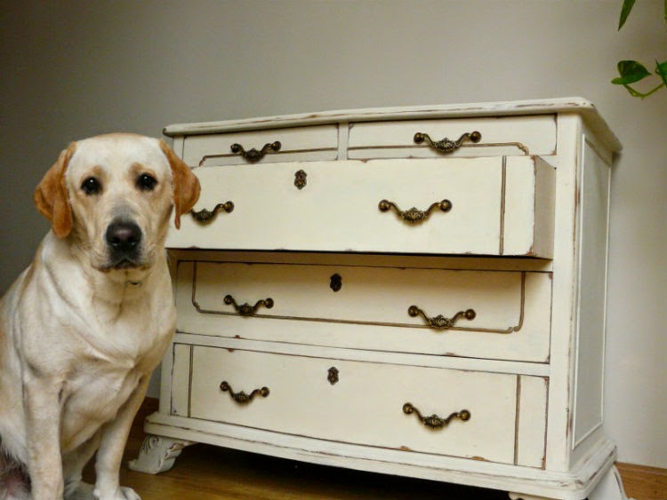 Comoda blanca restaurada