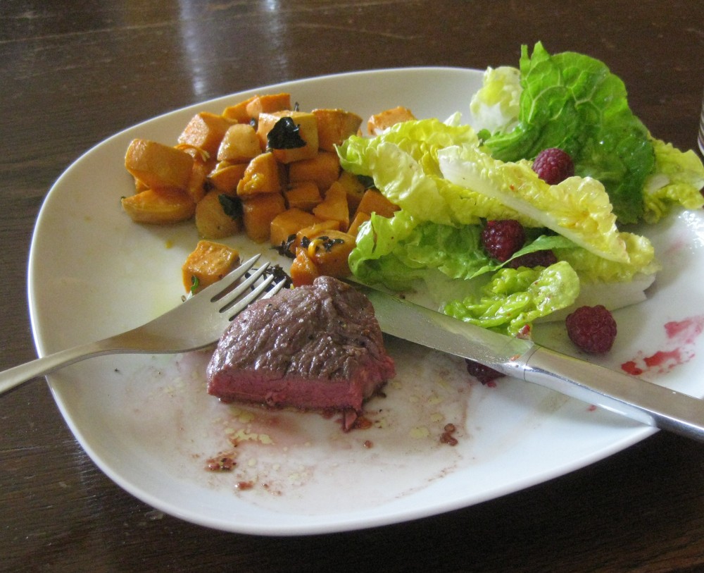 Barbaras Spielwiese: Süßkartoffeln zu Steak und Himbeer-Salat