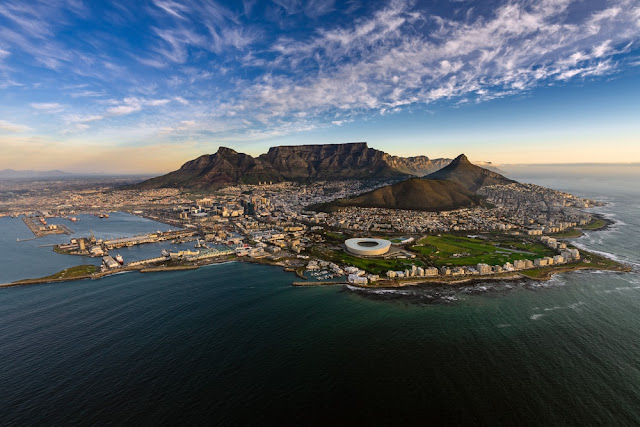 Vista aérea de Table Mountain y Ciudad del Cabo, Sudáfrica Vista aérea de Table Mountain y Ciudad del Cabo, Sudáfrica