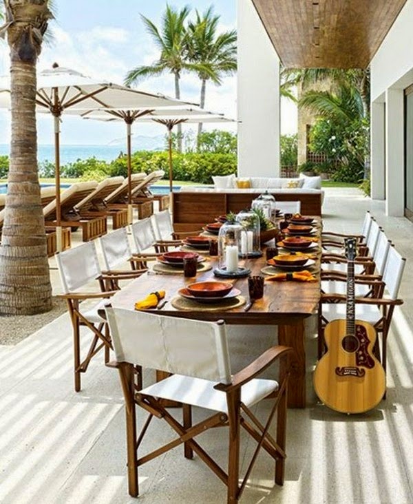 Lounge furniture in the garden for an outdoor party area