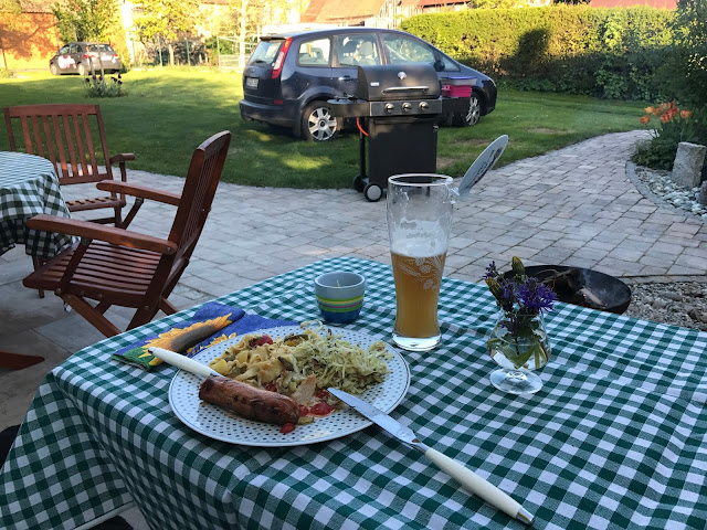 mit den Auto direkt vor die Gartenterrasse (c) by Joachim Wenk mit den Auto direkt vor die Gartenterrasse (c) by Joachim Wenk