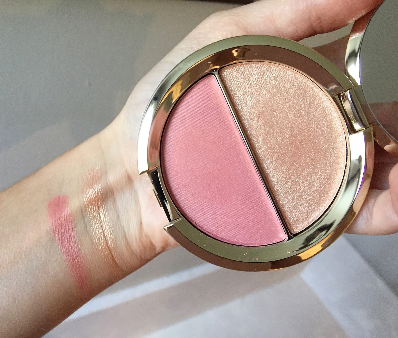 Simple Charm Beauty BECCA x Jaclyn Hill Champagne Splits Champagne