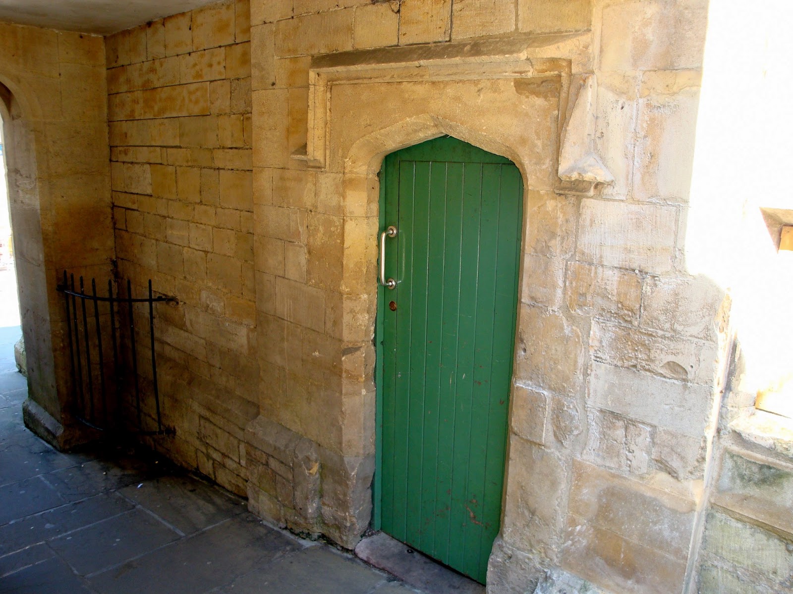 Roy's blog GLOUCESTERSHIRE. Lockups at Lechlade, Stroud and Westerleigh.
