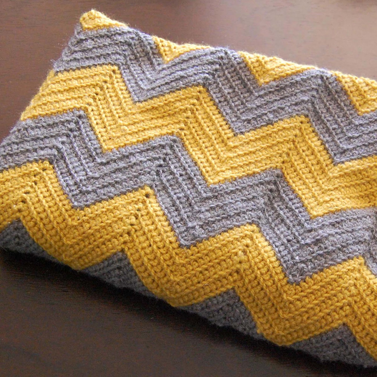 DIY Crochet Chevron Baby Blanket | Yellow Dandy