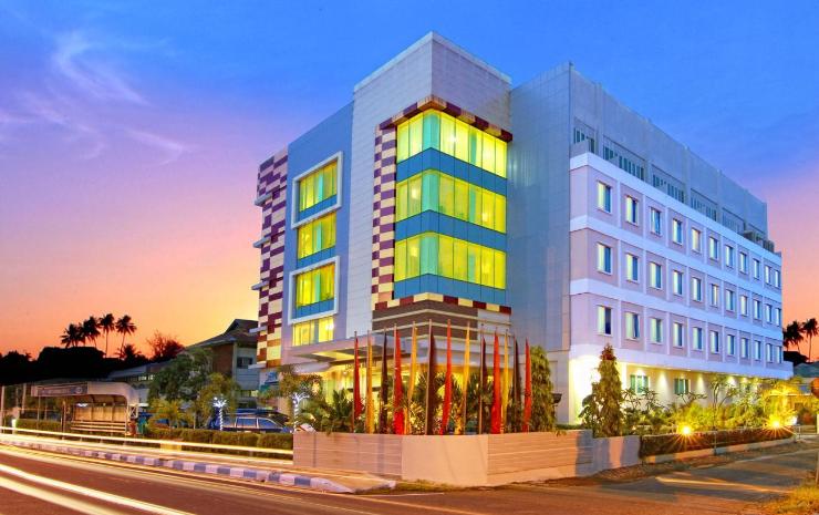 Kita Holidays Tour & Travel: HOTEL DI PADANG
