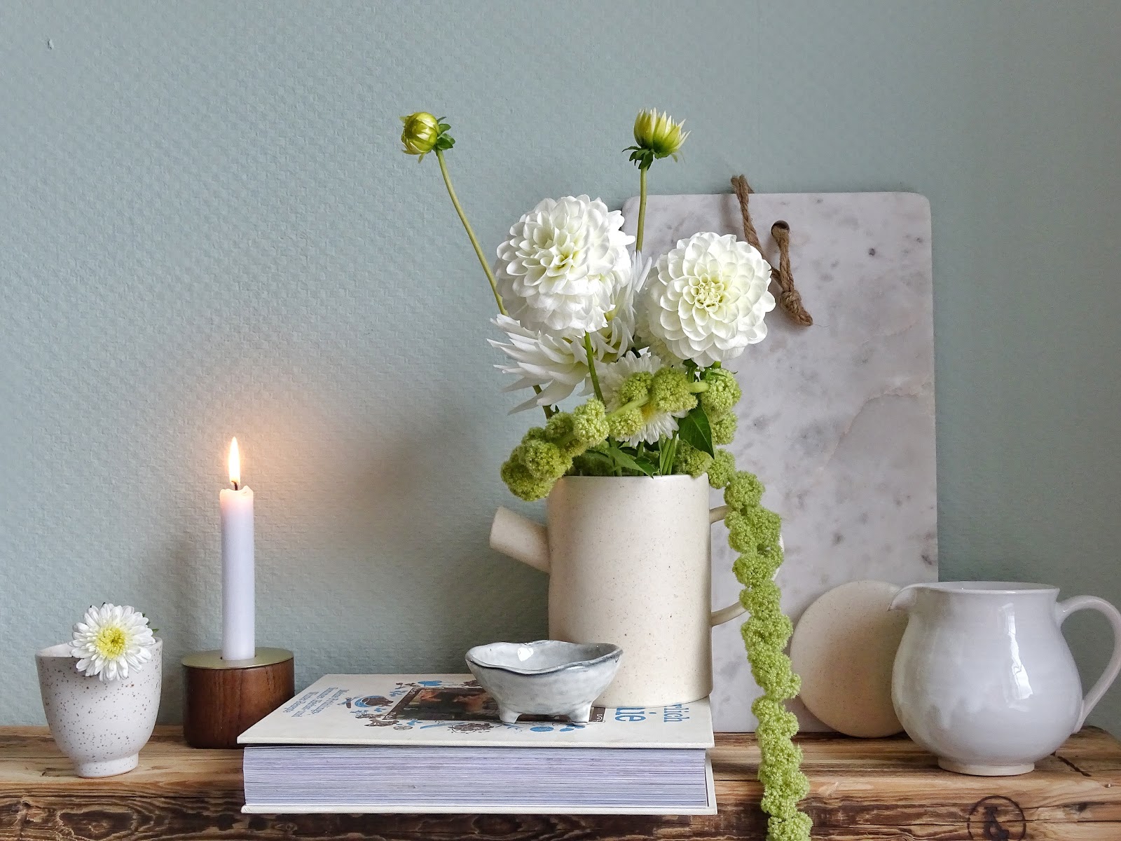Küchen-Makeover mit neuer Wandfarbe in Mint + Styling-Ideen für Regale + Deko-Ideen mit Dahlien und einem Altholzregal - www.mammilade.blogspot.de Küchen-Makeover mit neuer Wandfarbe in Mint + Styling-Ideen für Regale + Deko-Ideen mit Dahlien und einem Altholzregal - www.mammilade.blogspot.de