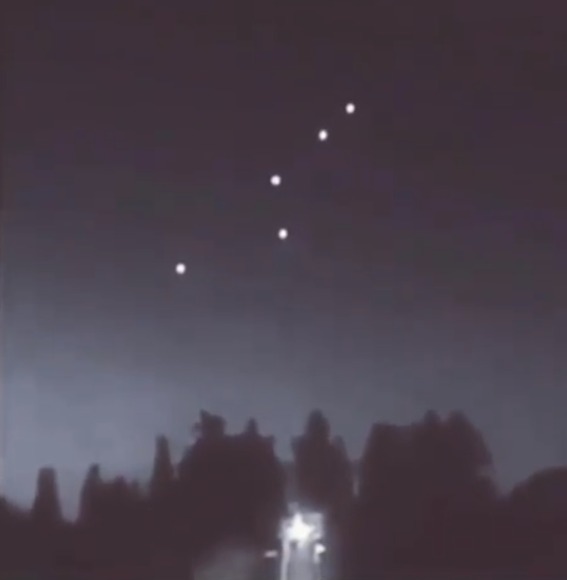 Full image showing the UFO fleet and the actual Mothership filmed in Brazil. Full-image-showing-the-UFO-fleet-and-the-actual-Mothership-filmed-in-Brazil.