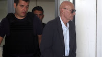 Μισό δις μίζες το μήνα μόνο απο μια υπογραφή και απο εναν 