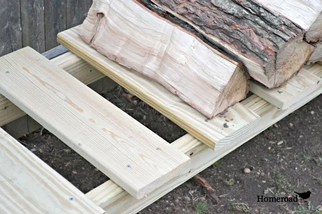 How to build a log holder for fire wood. Homeroad.net