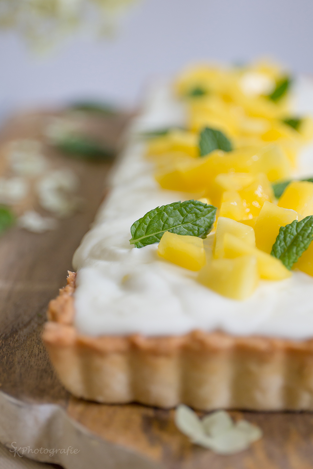 Für sonnige Sommertage: Mango-Tarte mit frischer Minze und Joghurt ...