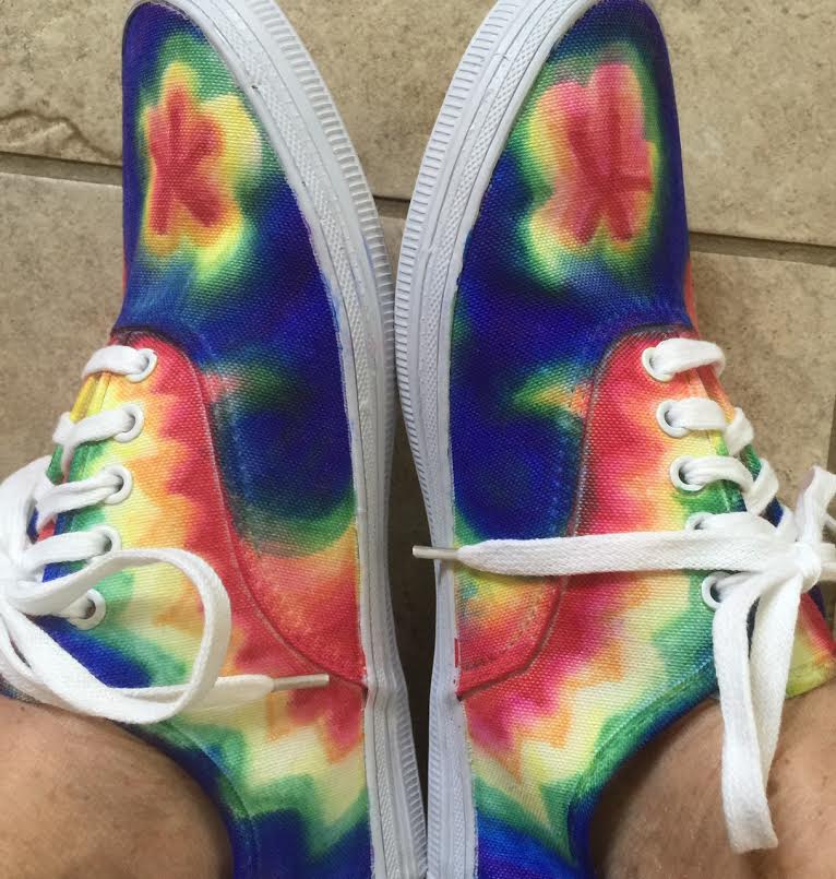 Kathleen Taylor's Dakota Dreams Tie Dye Canvas Shoes with Sharpies and Rubbing Alcohol!