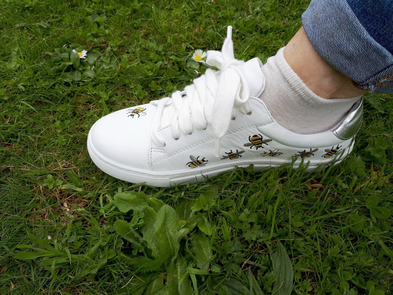 trainers with bees on them