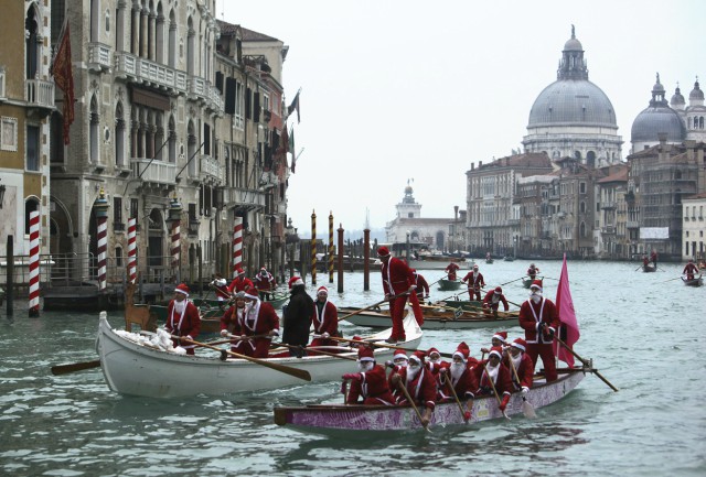 Regata Babbi Natale - Venezia - Poracci In Viaggio regata-babbi-natale-venezia-poracci-in-viaggio