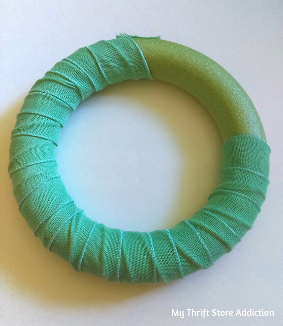 Simple baby chick spring wreath created with dollar store crafts in just 15 minutes! 15 minute baby chick dollar store spring wreath