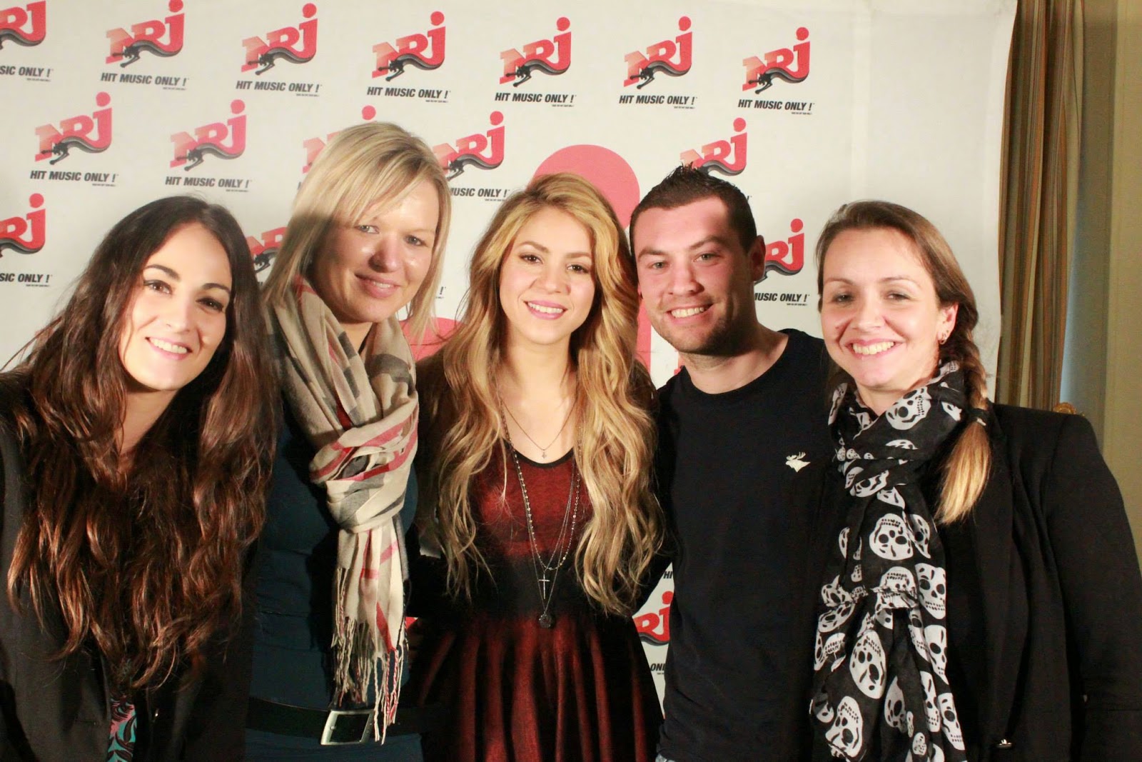 Shakira-Argentina: Nuevas Fotos: Shakira en Paris, Francia (28 de marzo