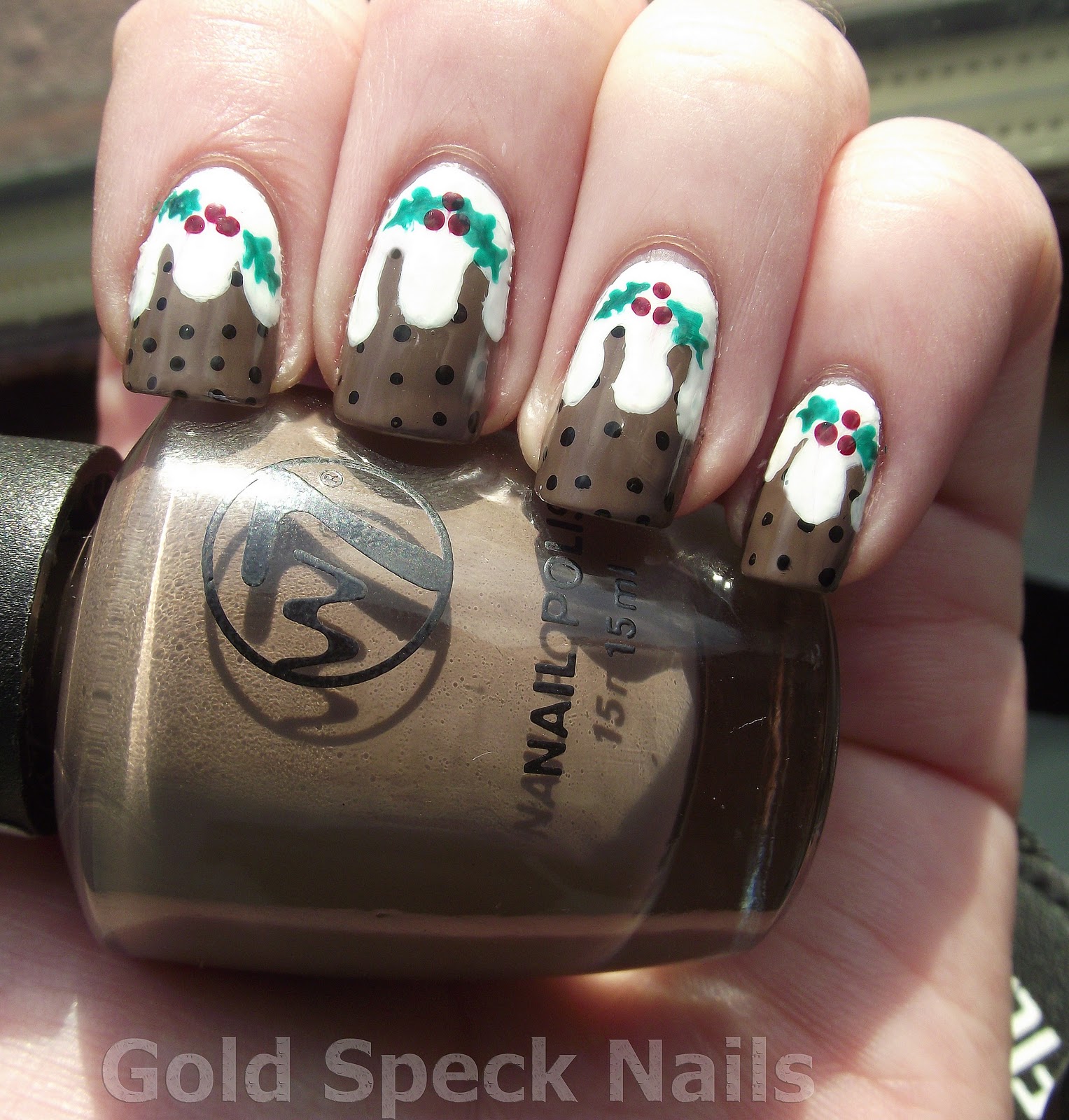 Gold Speck Nails: Christmas Pudding!