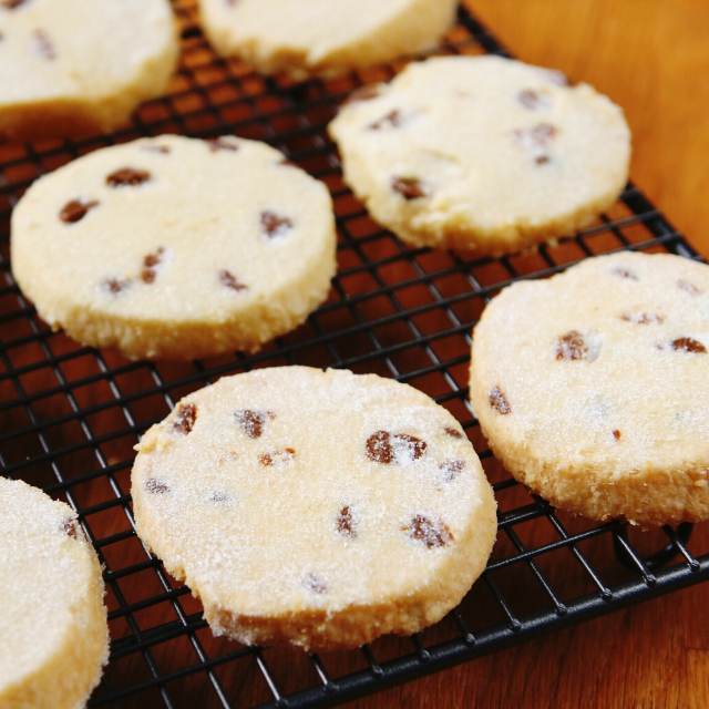 LIGHT AND BUTTERY CHOCOLATE CHIP SHORTBREAD. Gathering Beauty