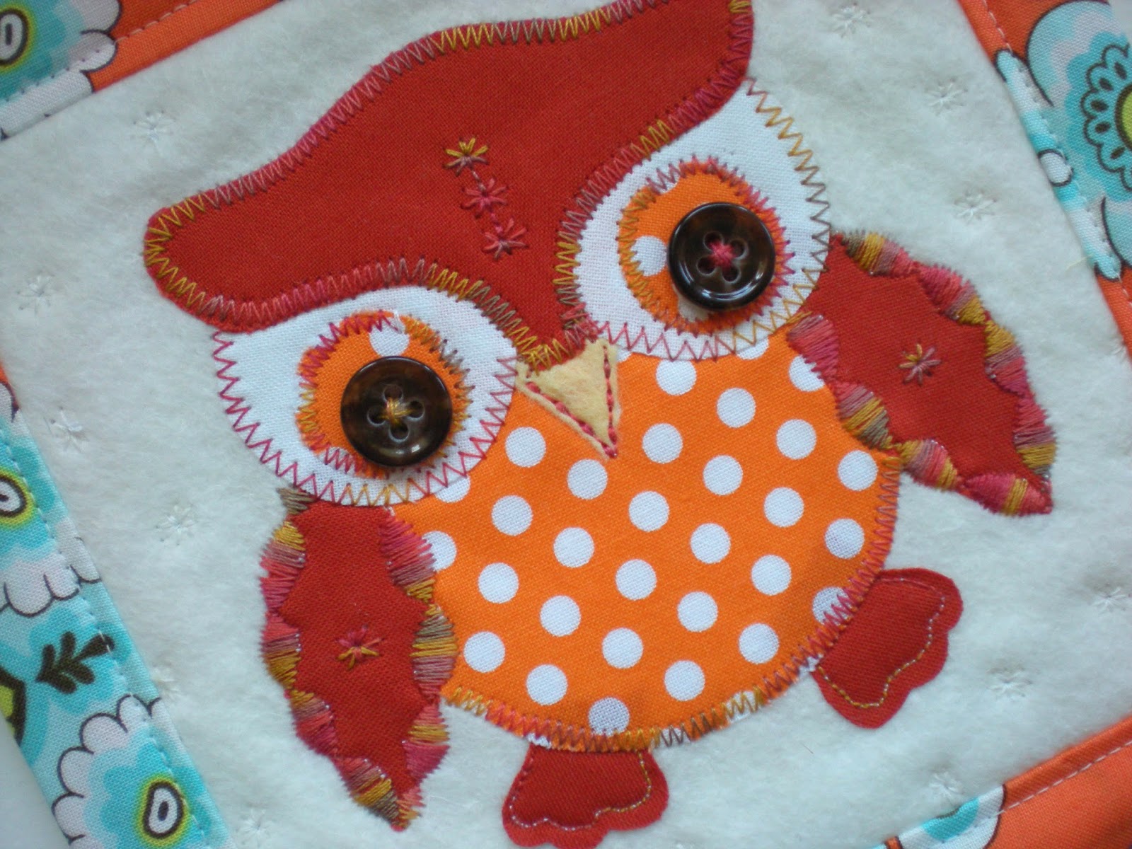 dots 'n' doodles Fabric applique art owl wall hanging